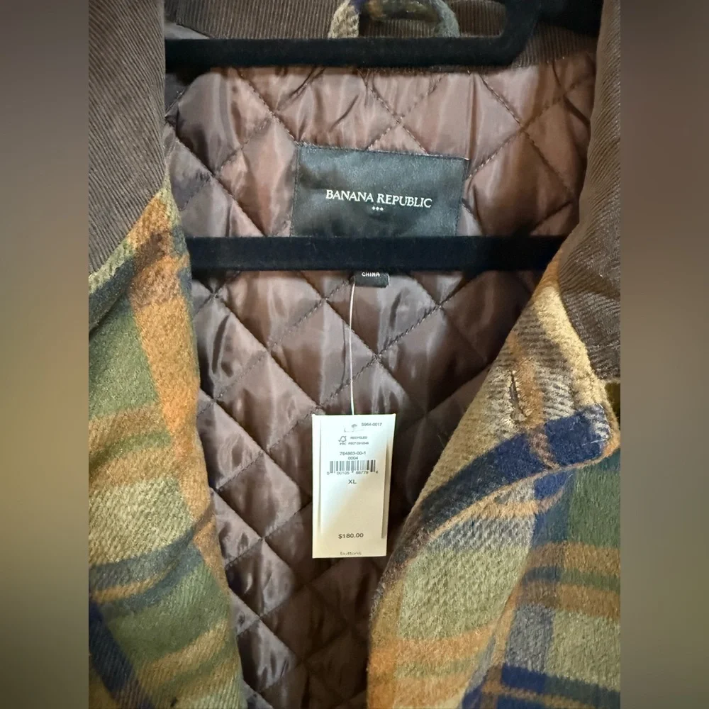 Banana Republic Men's Plaid Jacket with Dark Brown Collar